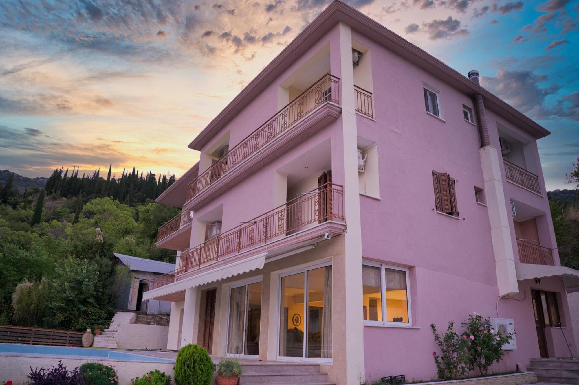 Petronas Villa Karia  Экстерьер фото